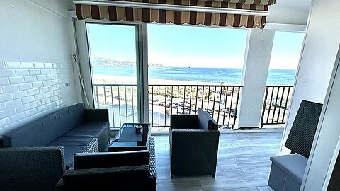 Sea view apartment completely renovated with 2 bedrooms and parking space