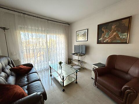 Large apartment in the heart of Figueres for sale, 3 bedrooms, central heating, elevator