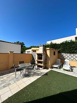 Large villa for sale in Empuriabrava in a privileged area, 4 bedrooms, swimming pool, close to a port