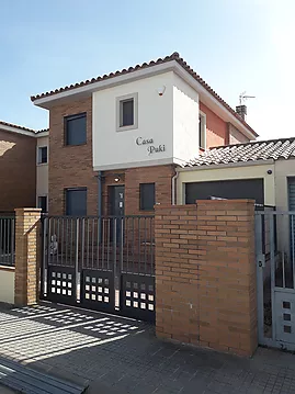 Beautiful villa in Empuriabrava with pool, 3 bedrooms and garage. Do not miss it!