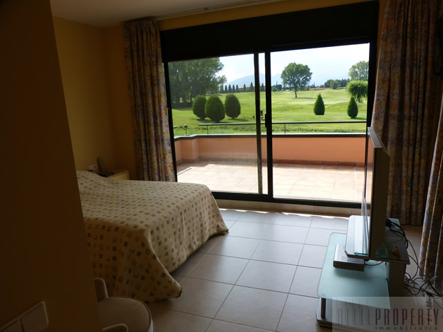 House in the golf of Navata for sale in Spain