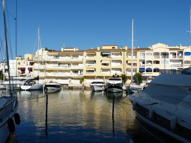 In the canals of Ampuriava: mooring for sailingboats of 20x5 m for sale