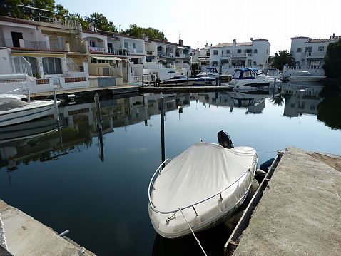 Casa pescador amb amarre a Empuriabrava, Costa Brava, Espanya en venda