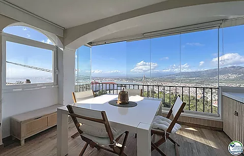 Appartement rénové avec vue panoramique sur la baie de Roses