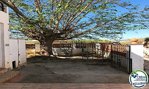 Casa a reformar completament a Empuriabrava