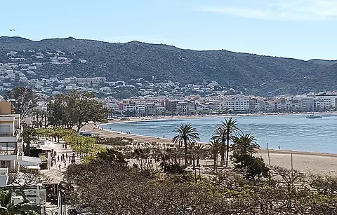 BONITO PISO EN SALATAR ROSES CON VISTA MAR y licencia turistica