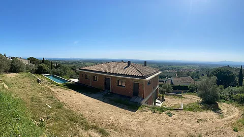 Gran casa moderna en construcció a Els Olivars. Una oportunitat única per personalitzar el seu habitatge. Es ven en el seu estat actual.