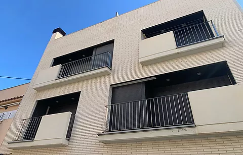 Très Bel Appartement Dernier Etage au Centre de Rosas