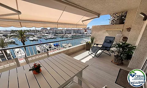 PORT GREC  Apartament exclusiu renovat amb vistes panoràmiques al mar i al canal