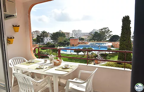 Apartment mit Touristenlizenz in Santa Margarita, Roses, mit Terrasse und Gemeinschaftspools.