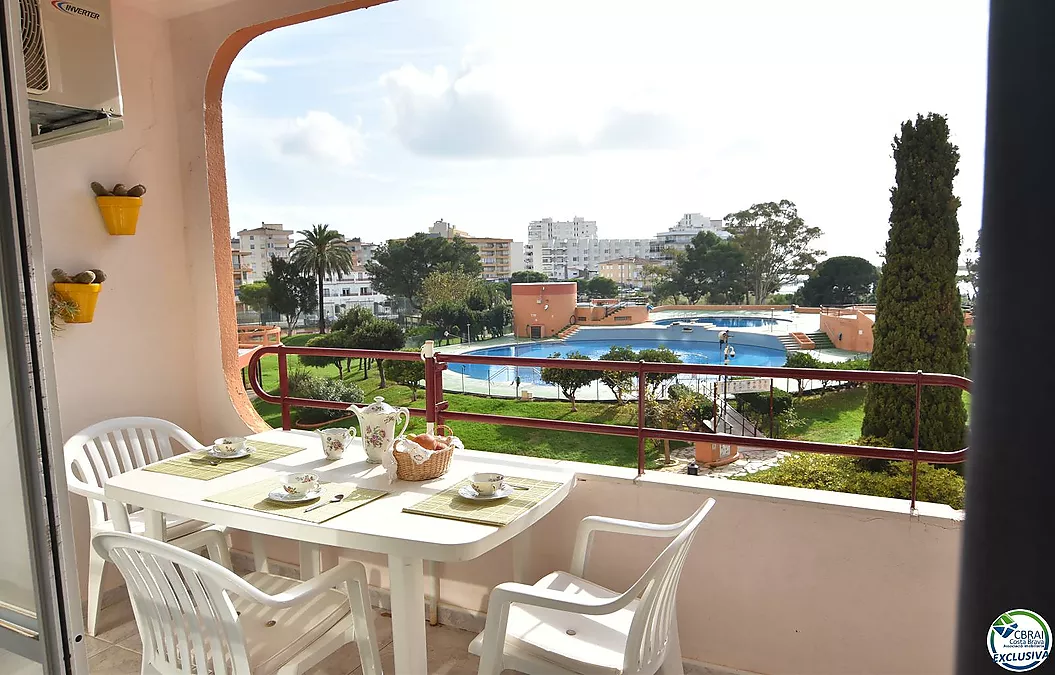 Apartment mit Touristenlizenz in Santa Margarita, Roses, mit Terrasse und Gemeinschaftspools.