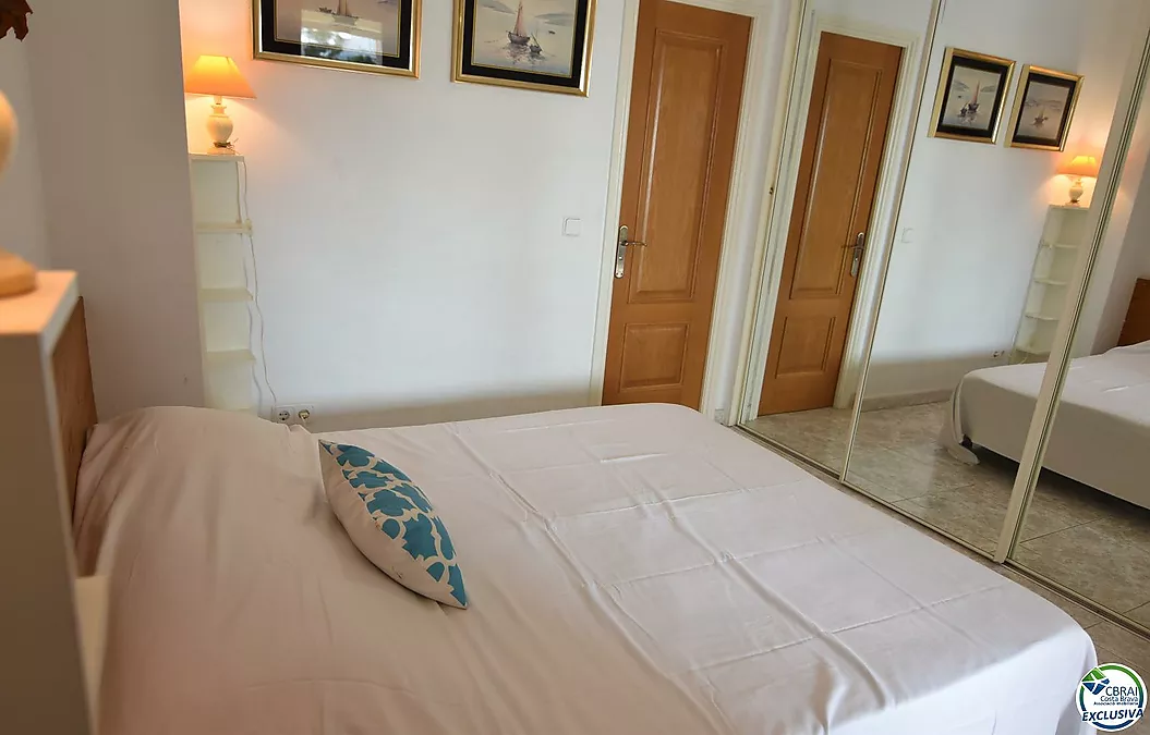 Apartment mit Touristenlizenz in Santa Margarita, Roses, mit Terrasse und Gemeinschaftspools.