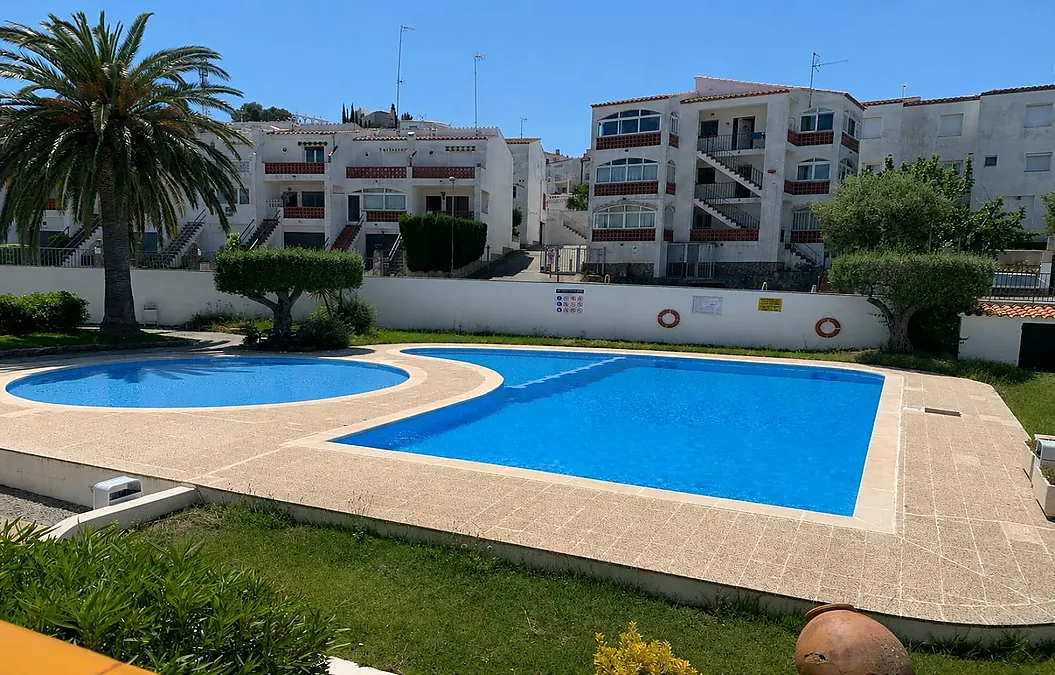 Super Appartement avec piscine communautaire à Roses Jardins