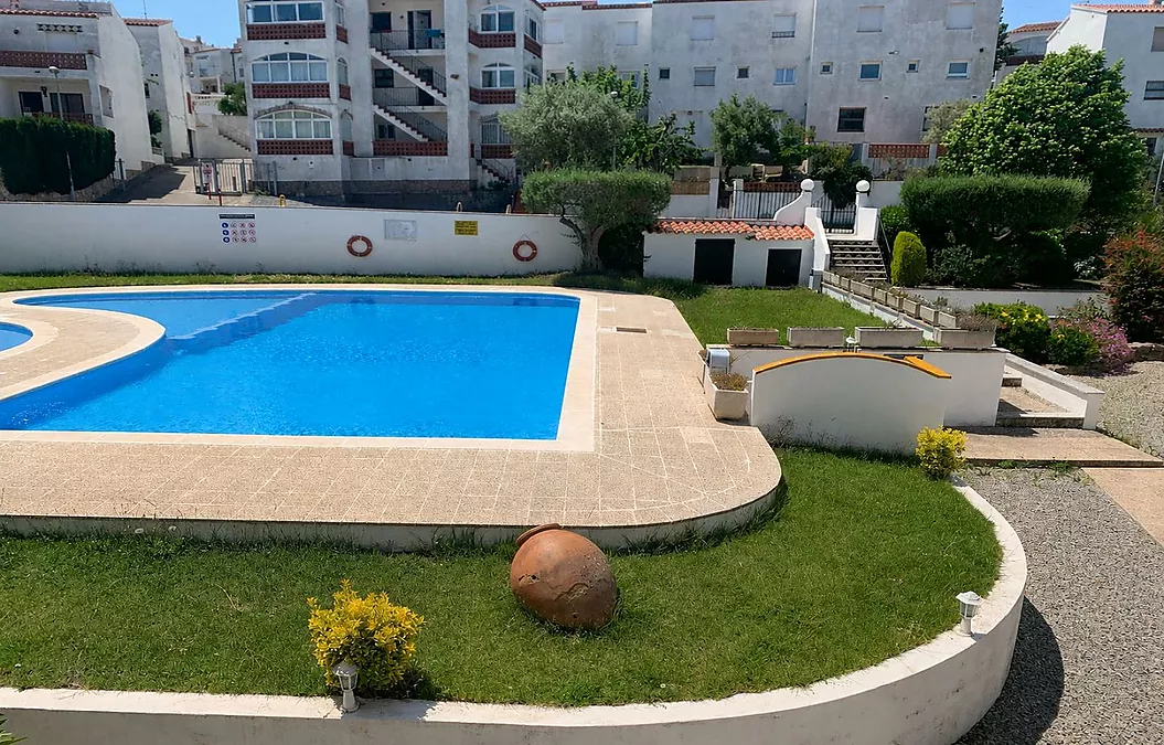 Super Appartement avec piscine communautaire à Roses Jardins