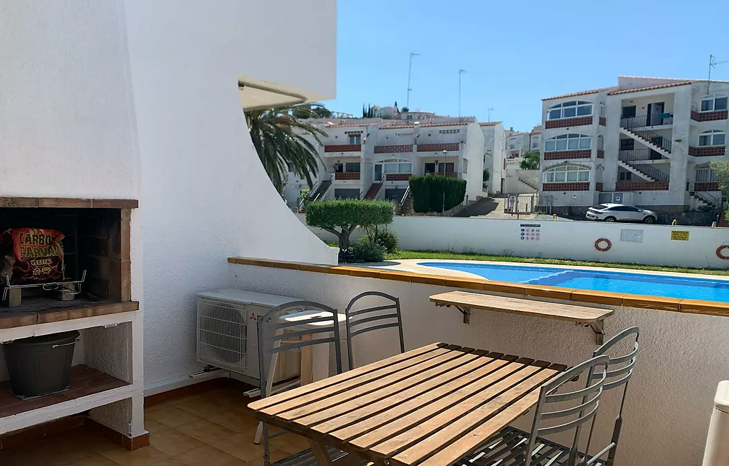 Super Appartement avec piscine communautaire à Roses Jardins