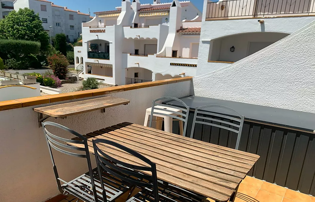 Super Appartement avec piscine communautaire à Roses Jardins