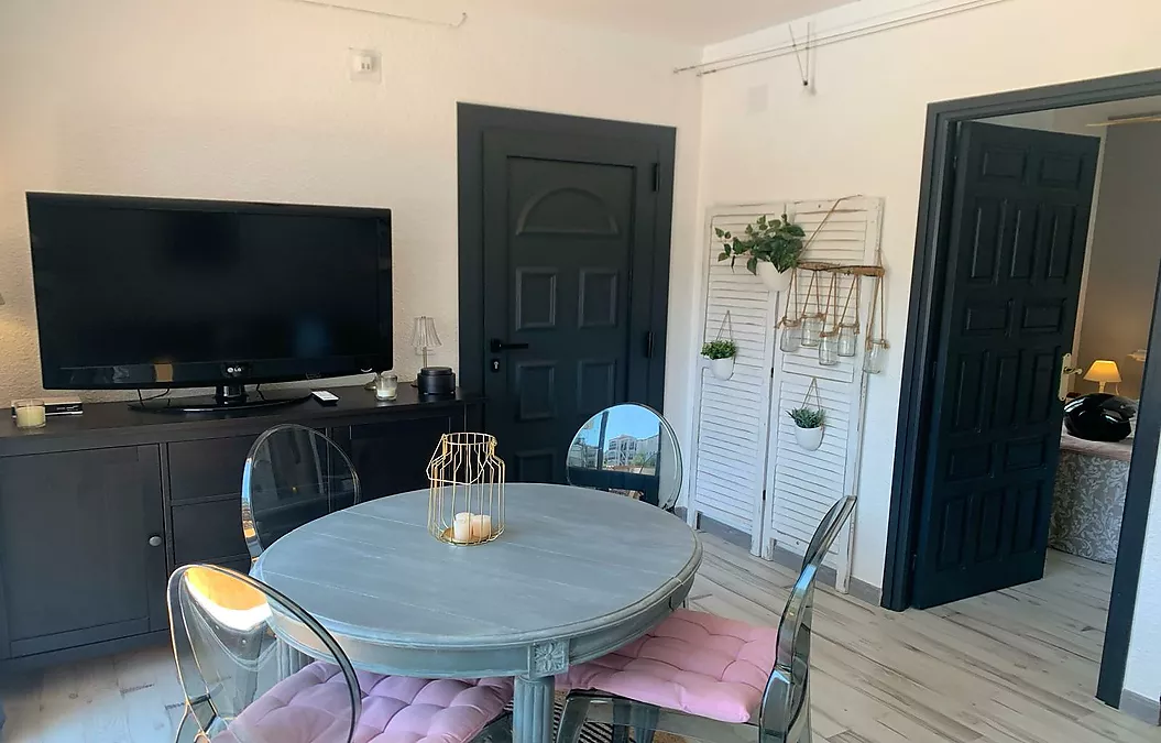 Super Appartement avec piscine communautaire à Roses Jardins