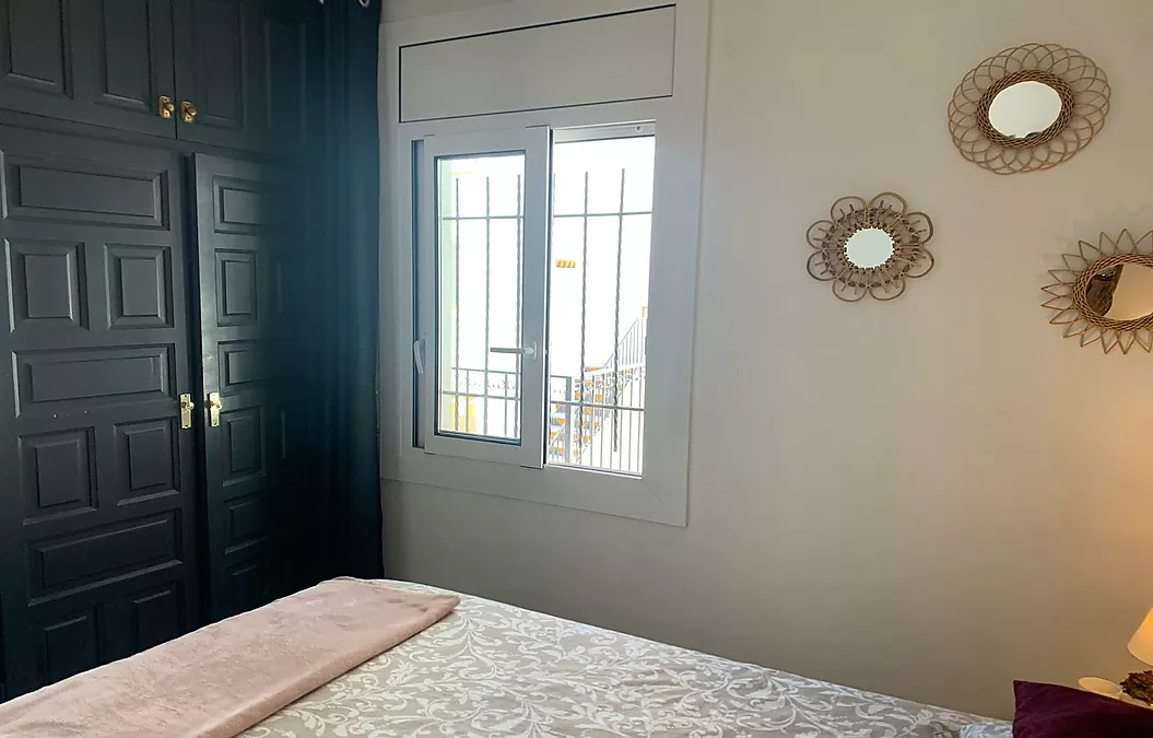 Super Appartement avec piscine communautaire à Roses Jardins