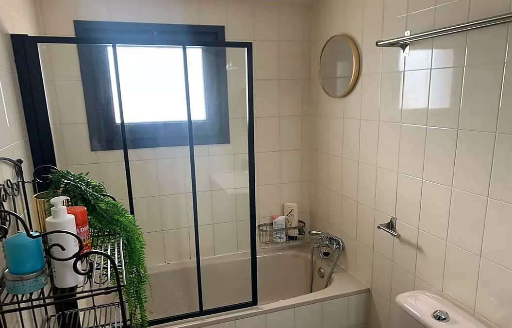 Super Appartement avec piscine communautaire à Roses Jardins