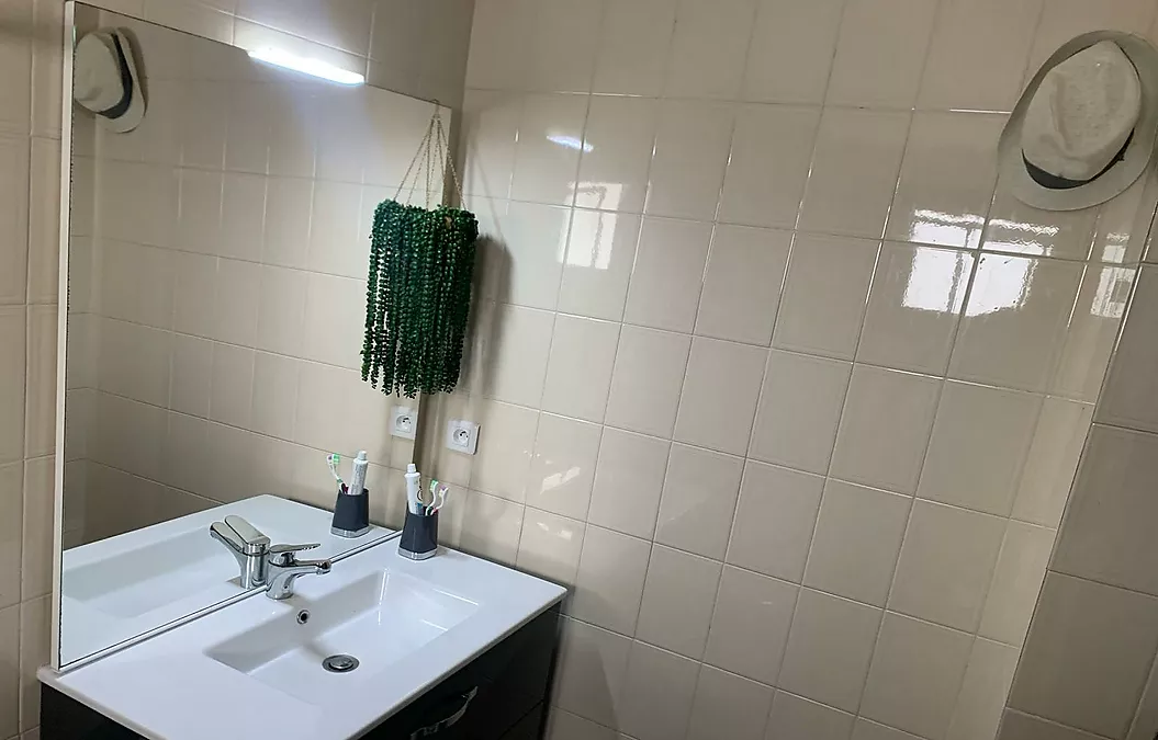 Super Appartement avec piscine communautaire à Roses Jardins