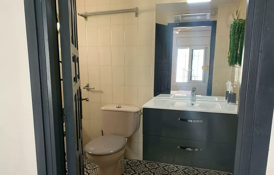 Super Appartement avec piscine communautaire à Roses Jardins