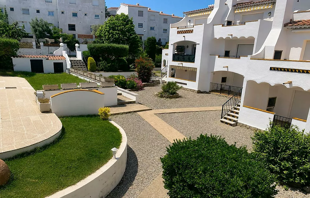 Super Appartement avec piscine communautaire à Roses Jardins