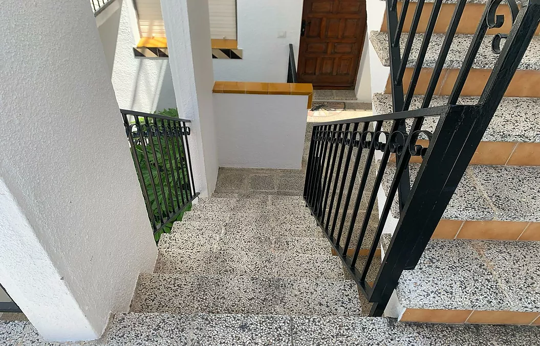 Super Appartement avec piscine communautaire à Roses Jardins