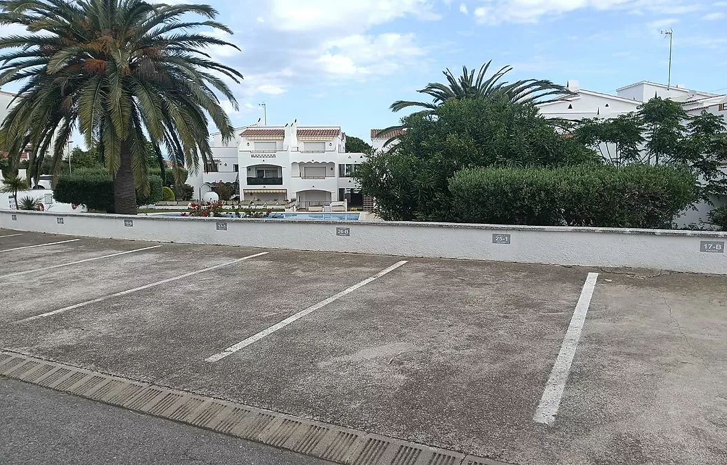 Super Appartement avec piscine communautaire à Roses Jardins