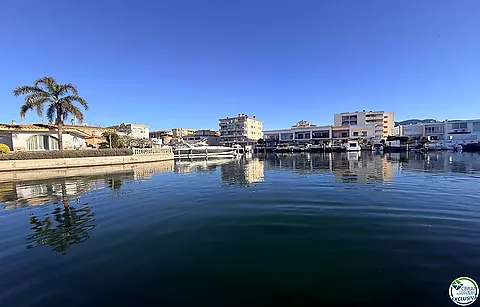 4 x 12 m mooring for both sailing and motor boats.