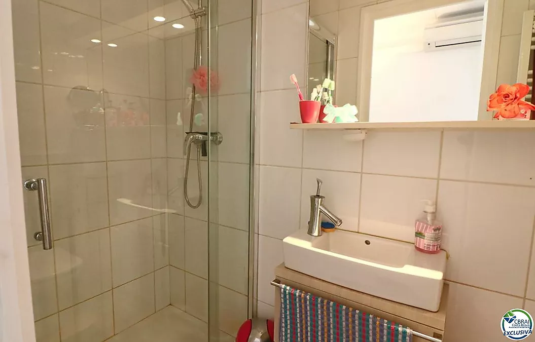 Casa adossada amb amarratge privat 10mx3m a Porto Fino, Empuriabrava