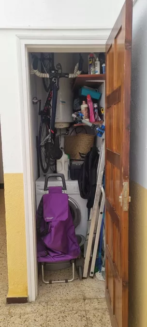 Charmante, renovierte Wohnung in zweiter Meereslinie in einem kleinen Mehrfamilienhaus. In der Nähe des Strandes und der Geschäfte von Empuriabrava.