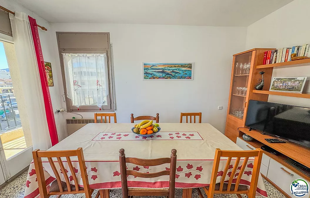 Charmant appartement de 2 chambres avec terrasse — Roses (Santa Margarita)