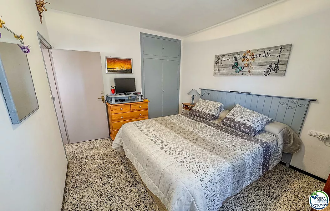 Charmant appartement de 2 chambres avec terrasse — Roses (Santa Margarita)
