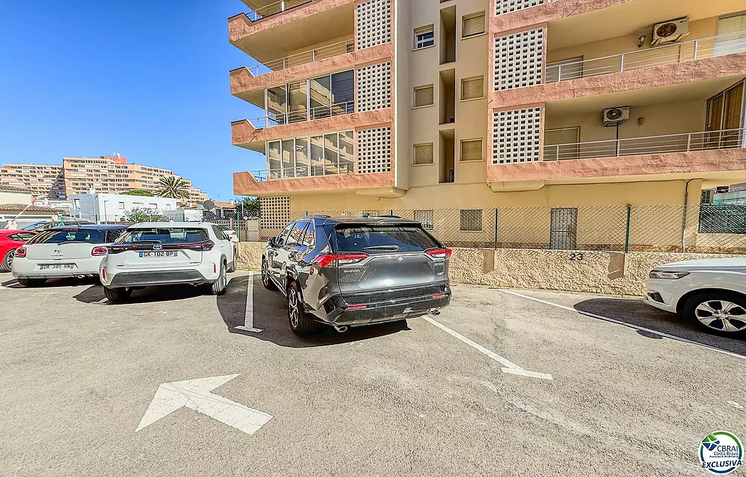 Charmant appartement de 2 chambres avec terrasse — Roses (Santa Margarita)