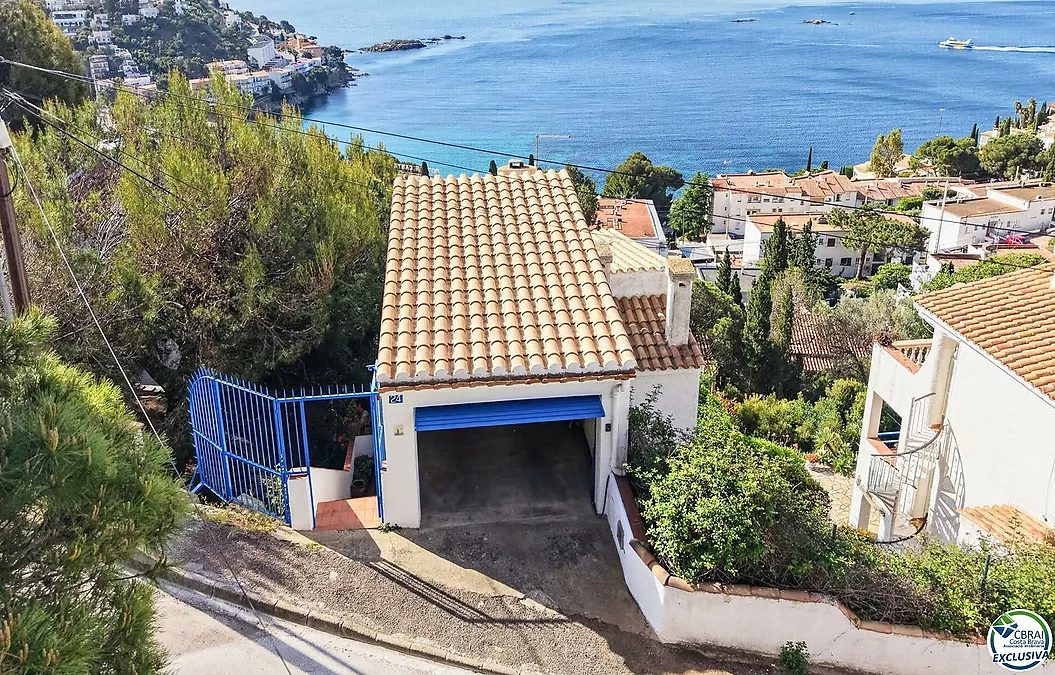 SEA VIEW VILLA IN CANYELLES: PRIVACY, NATURAL LIGHT AND THE MEDITERRANEAN TAKING CENTER STAGE