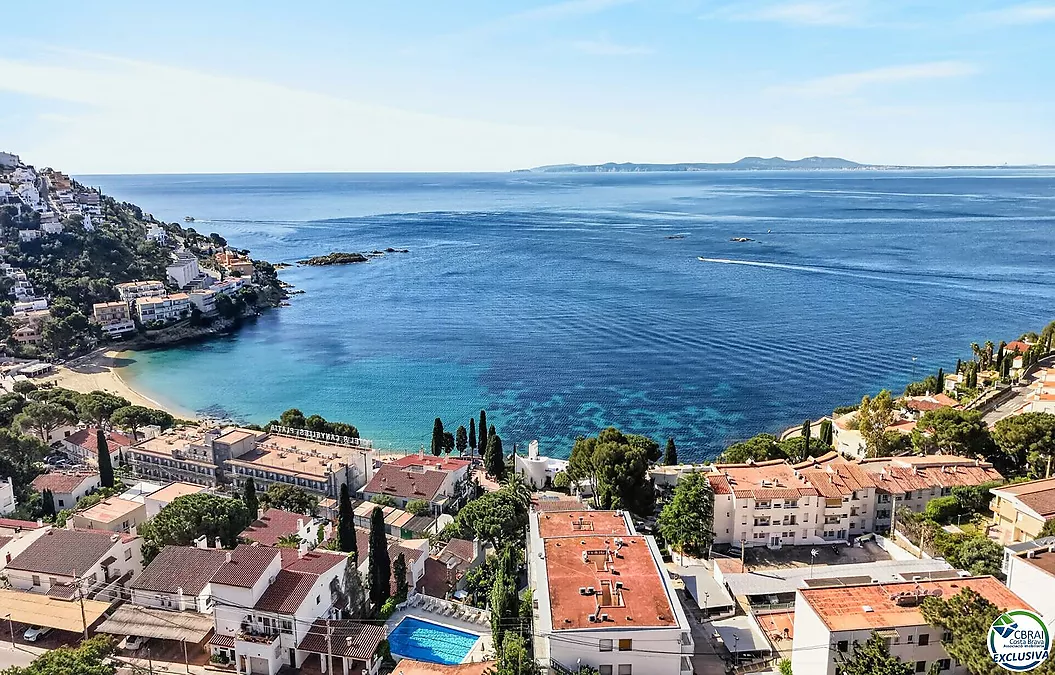 SEA VIEW VILLA IN CANYELLES: PRIVACY, NATURAL LIGHT AND THE MEDITERRANEAN TAKING CENTER STAGE