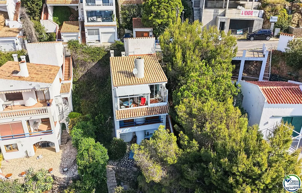SEA VIEW VILLA IN CANYELLES: PRIVACY, NATURAL LIGHT AND THE MEDITERRANEAN TAKING CENTER STAGE