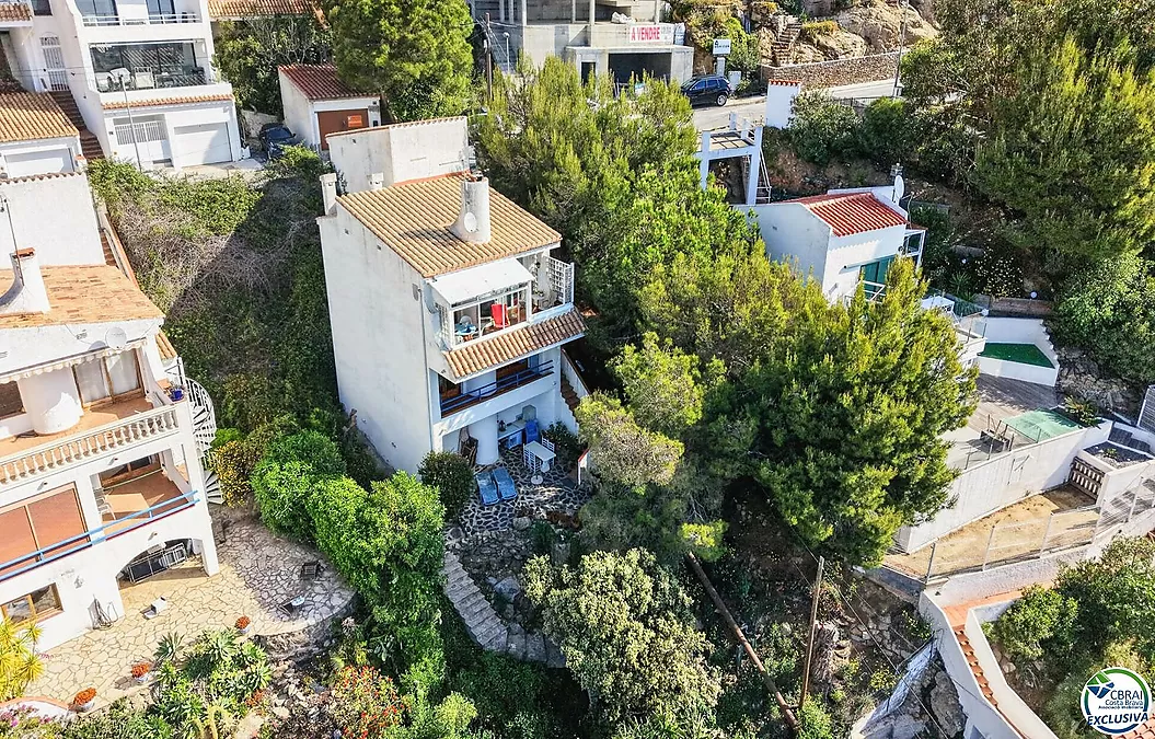 SEA VIEW VILLA IN CANYELLES: PRIVACY, NATURAL LIGHT AND THE MEDITERRANEAN TAKING CENTER STAGE