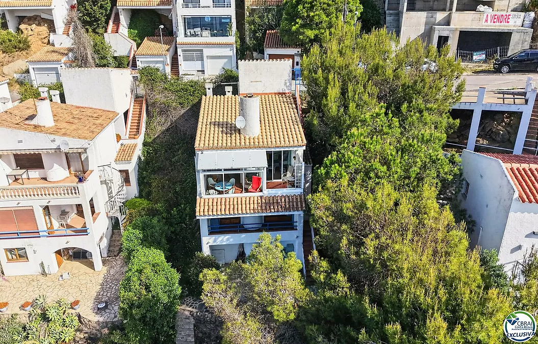 SEA VIEW VILLA IN CANYELLES: PRIVACY, NATURAL LIGHT AND THE MEDITERRANEAN TAKING CENTER STAGE