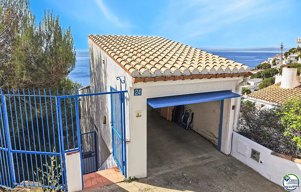 SEA VIEW VILLA IN CANYELLES: PRIVACY, NATURAL LIGHT AND THE MEDITERRANEAN TAKING CENTER STAGE