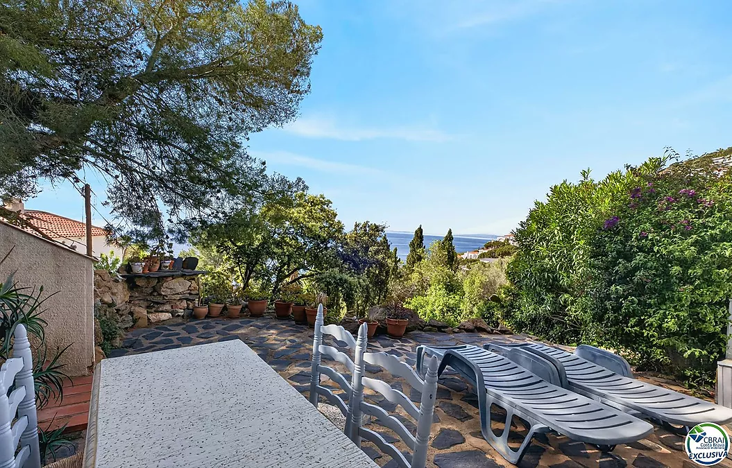 SEA VIEW VILLA IN CANYELLES: PRIVACY, NATURAL LIGHT AND THE MEDITERRANEAN TAKING CENTER STAGE
