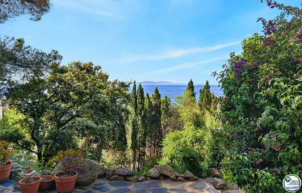 SEA VIEW VILLA IN CANYELLES: PRIVACY, NATURAL LIGHT AND THE MEDITERRANEAN TAKING CENTER STAGE