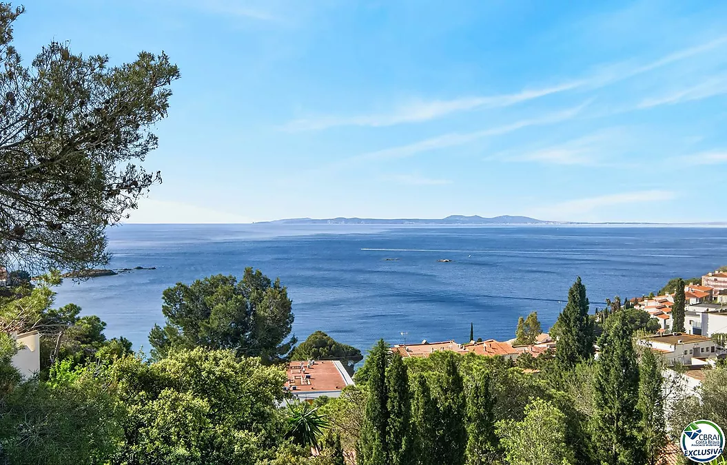SEA VIEW VILLA IN CANYELLES: PRIVACY, NATURAL LIGHT AND THE MEDITERRANEAN TAKING CENTER STAGE