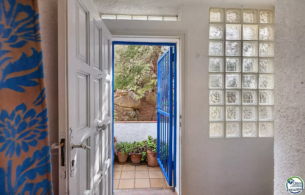 SEA VIEW VILLA IN CANYELLES: PRIVACY, NATURAL LIGHT AND THE MEDITERRANEAN TAKING CENTER STAGE