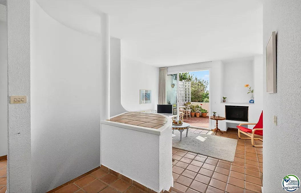 SEA VIEW VILLA IN CANYELLES: PRIVACY, NATURAL LIGHT AND THE MEDITERRANEAN TAKING CENTER STAGE