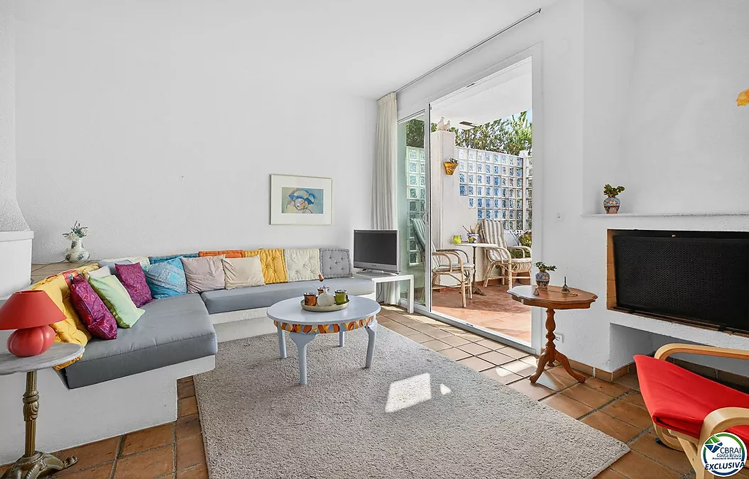 SEA VIEW VILLA IN CANYELLES: PRIVACY, NATURAL LIGHT AND THE MEDITERRANEAN TAKING CENTER STAGE