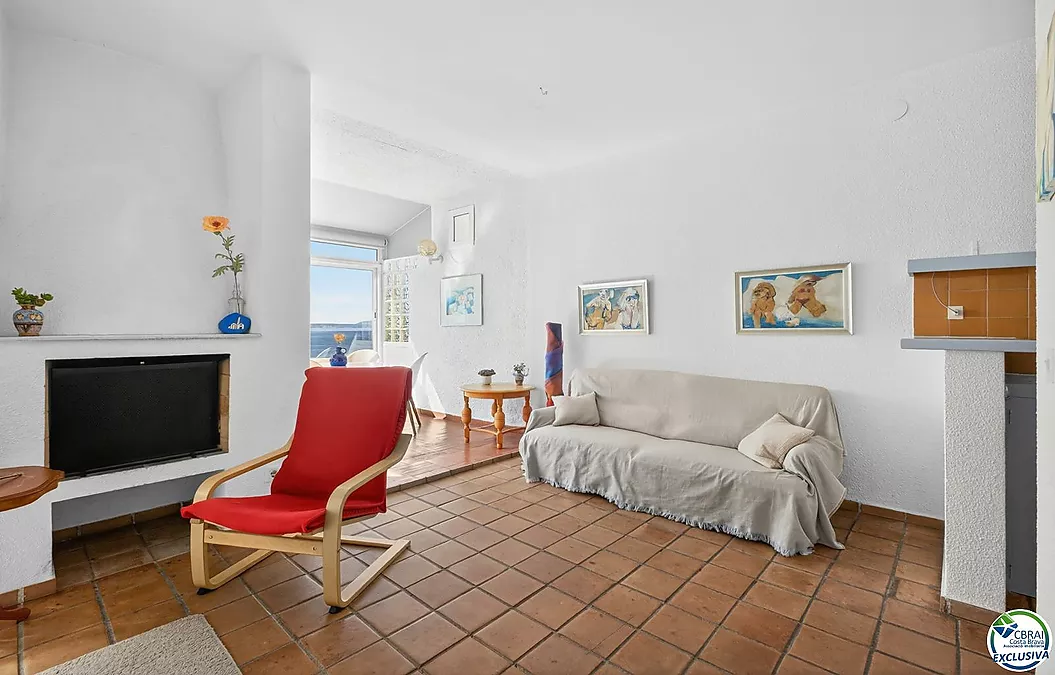 SEA VIEW VILLA IN CANYELLES: PRIVACY, NATURAL LIGHT AND THE MEDITERRANEAN TAKING CENTER STAGE