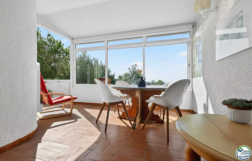 SEA VIEW VILLA IN CANYELLES: PRIVACY, NATURAL LIGHT AND THE MEDITERRANEAN TAKING CENTER STAGE