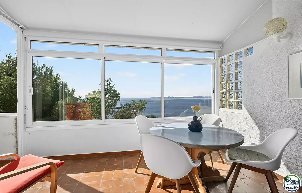 SEA VIEW VILLA IN CANYELLES: PRIVACY, NATURAL LIGHT AND THE MEDITERRANEAN TAKING CENTER STAGE
