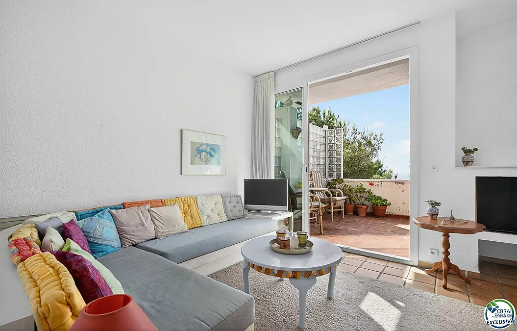 SEA VIEW VILLA IN CANYELLES: PRIVACY, NATURAL LIGHT AND THE MEDITERRANEAN TAKING CENTER STAGE